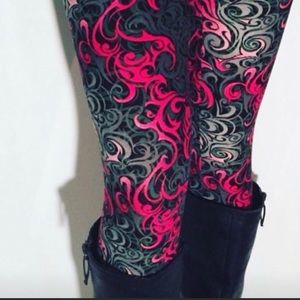Curvy Plus Pink Swirl Leggings One Size Fits 16-22